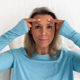 flow-and-glow-face-yoga-holistische-gezichts-behandelingen-Anti-aging-acupressuur