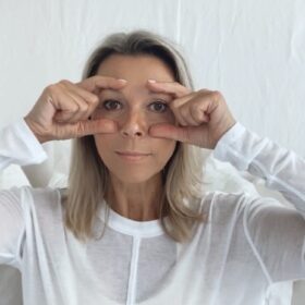 flow-and-glow-face-yoga-belgie-gezichtsoefeningen